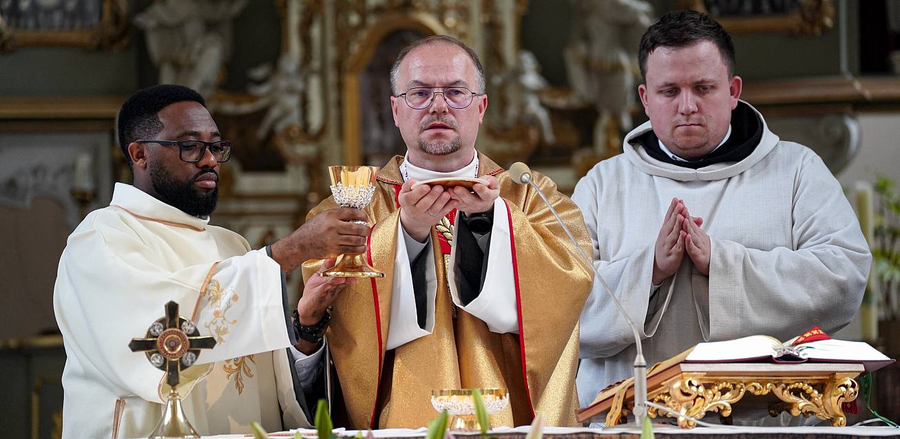 Grafika „Jak mogliście to uczynić, kapłani, że trzymając Go w dłoniach, nie oszaleliście z miłości?”